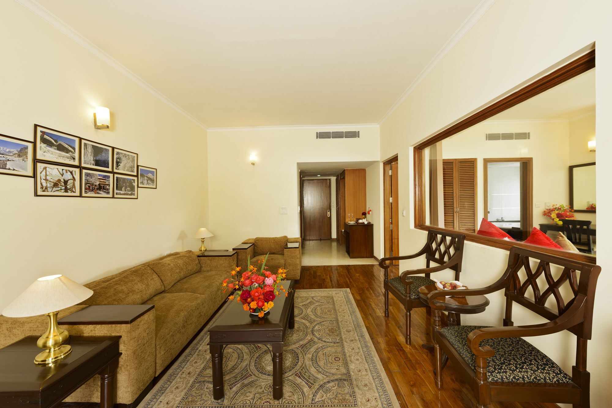 Solang Valley Resort Palchān Eksteriør billede