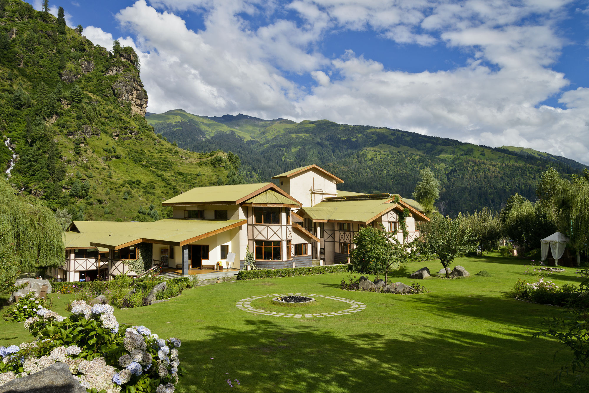 Solang Valley Resort Palchān Eksteriør billede