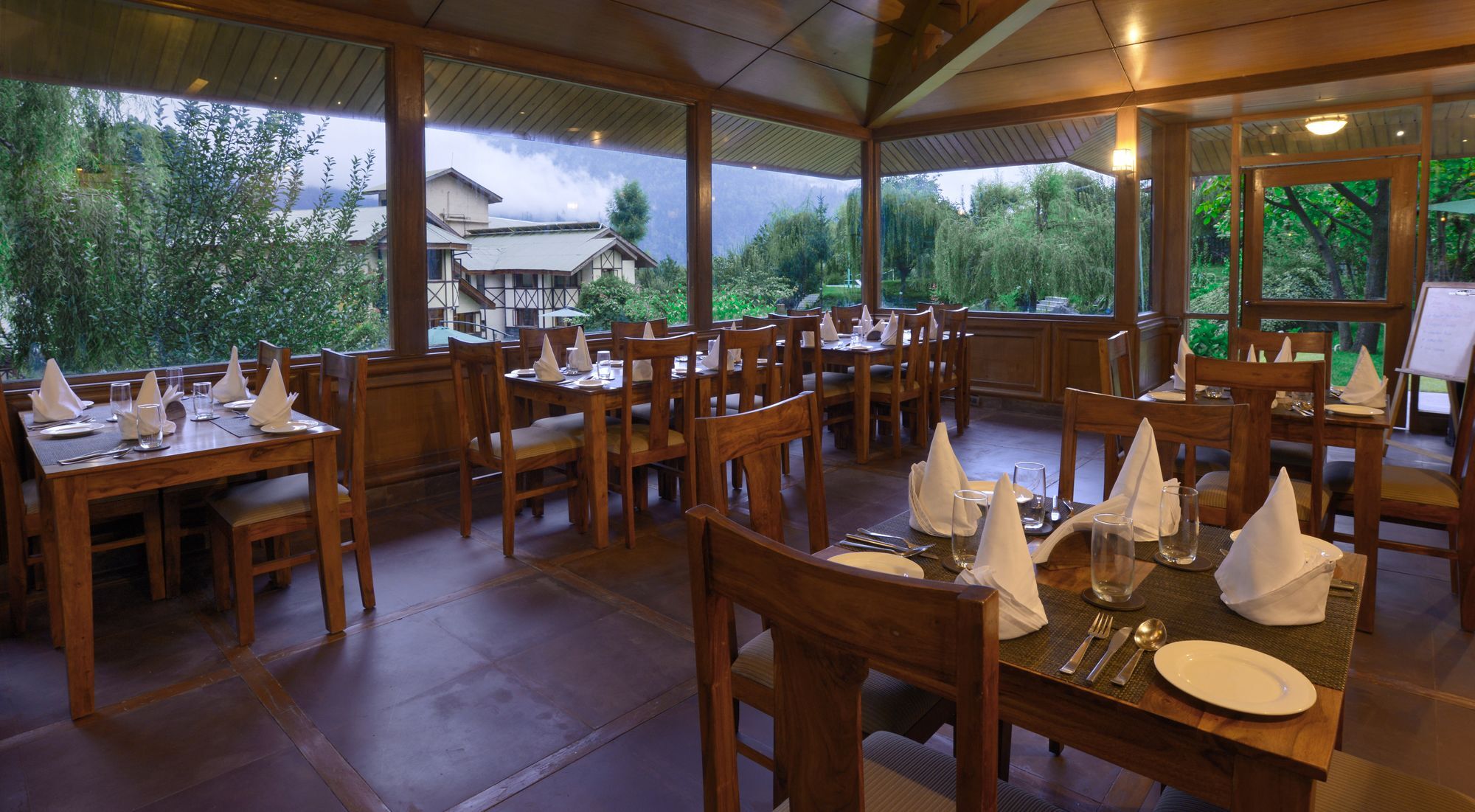 Solang Valley Resort Palchān Eksteriør billede