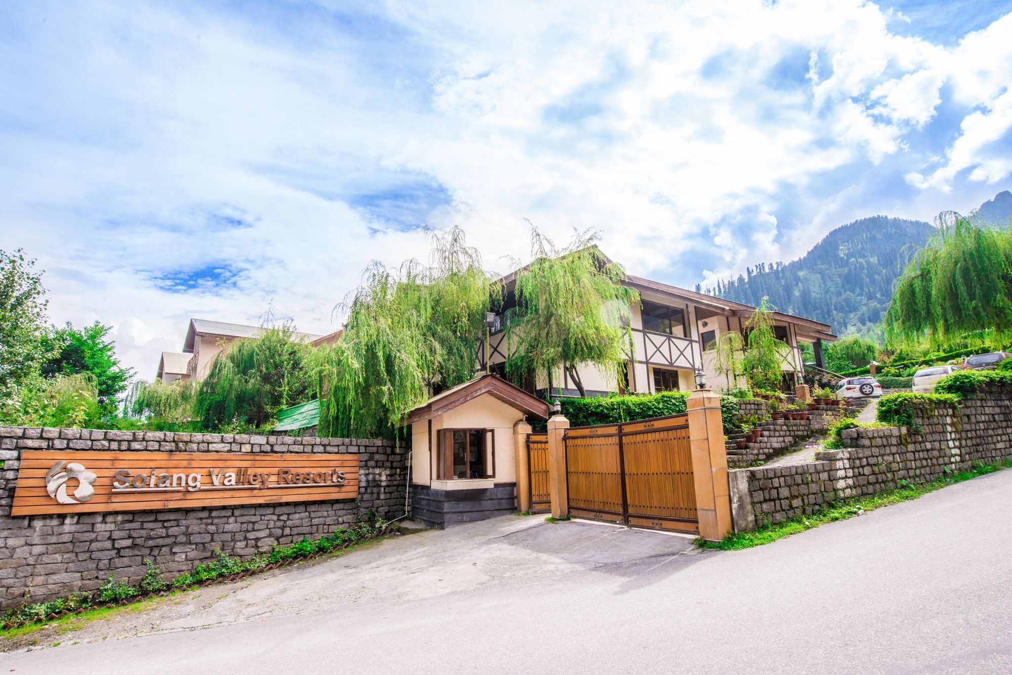 Solang Valley Resort Palchān Eksteriør billede