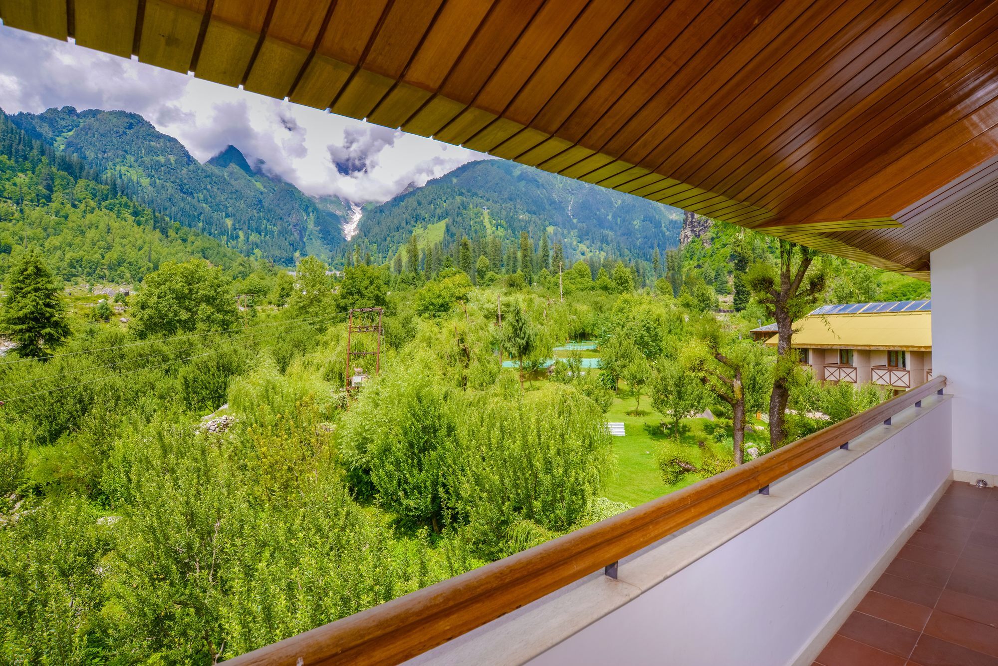 Solang Valley Resort Palchān Eksteriør billede